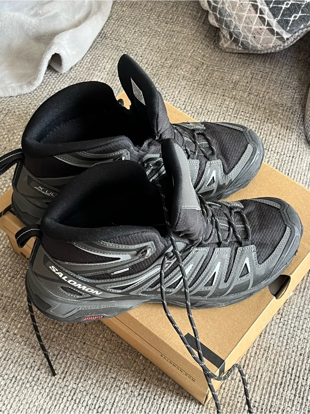 Salomon Men's Black and Gray X Ultra Mid Hiking Boot